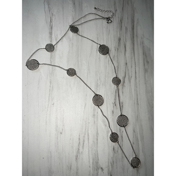 Silver tone Disc Necklace - Picture 2 of 5